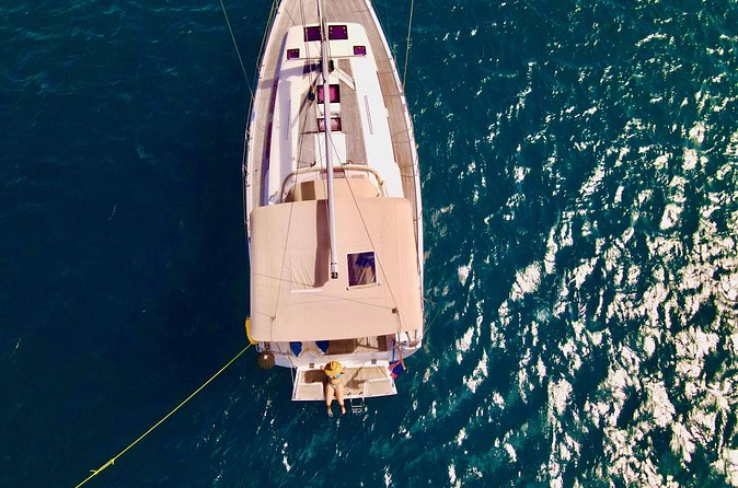 Christmas Cove and Pizza Pi Happy Hour Sail Tour - Drinks, rum punch, and the happy hour mood
