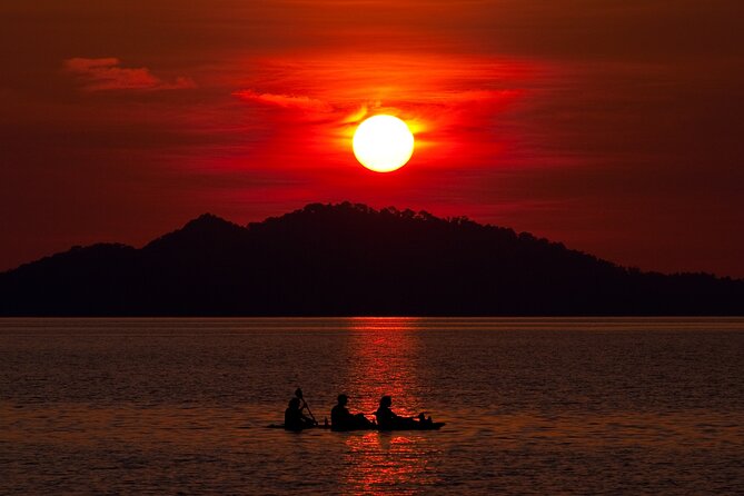 Illuminated Night Kayaking at the Elysian Resort - Drinks At The Water Sports Hut