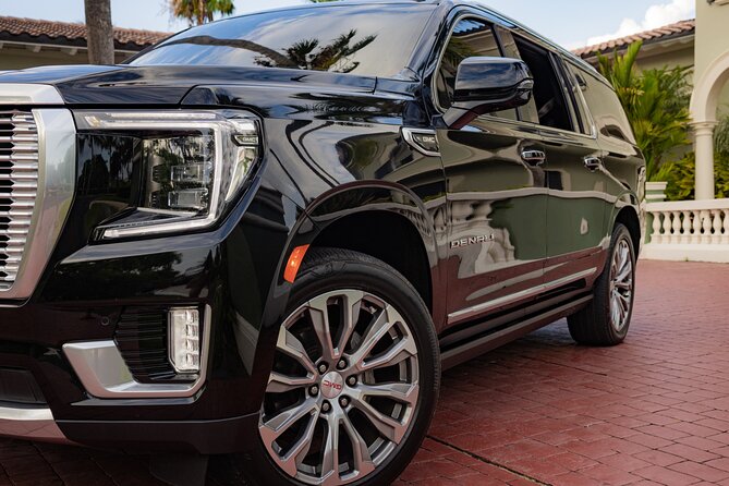 Private Luxury Transportation from St. Thomas Hotel to Airport - A driver who can add local context
