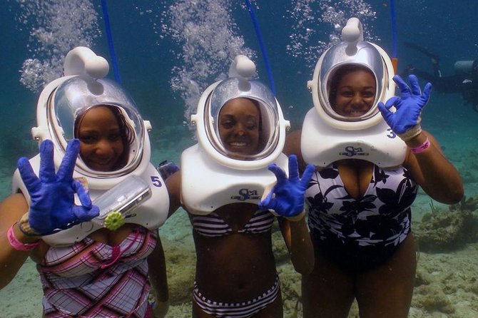 Sea Trek Helmet Dive at Coral World Ocean Park - Safety instructions and the weighted helmet