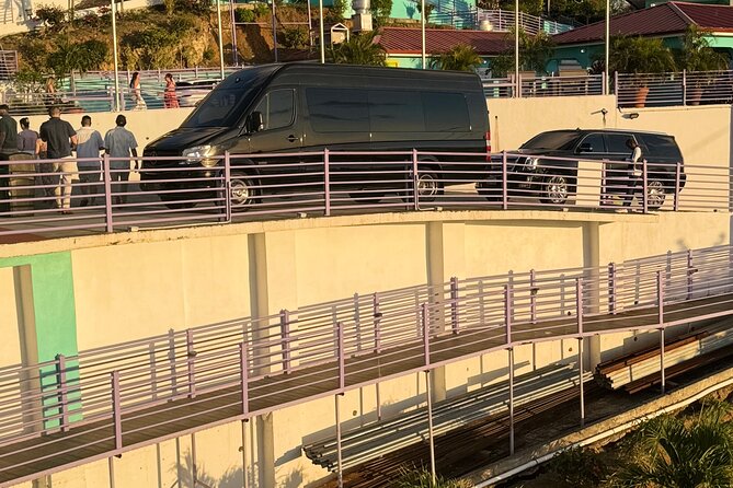 ST Thomas Luxury Private Airport Pickup - Meeting your driver after landing